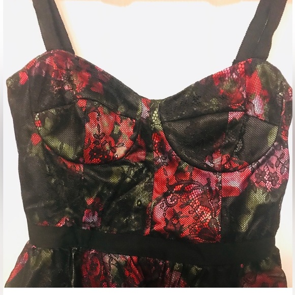 🥀 Pearl by Georgina Chapman of Marchesa Black Red Floral Lace Bustier Top | 2 - Picture 13 of 14